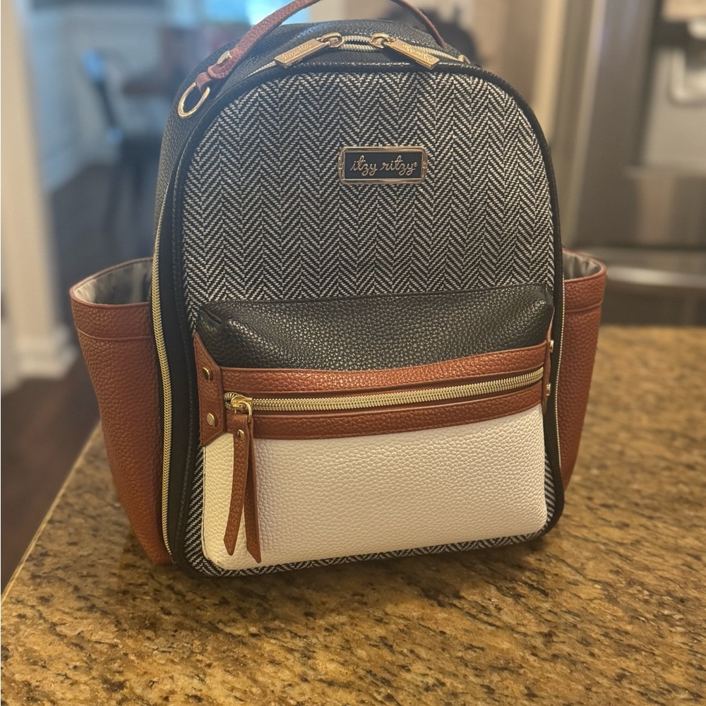 🖤🤎🤍Itzy Ritzy Diaper Backpack🤍🤎🖤